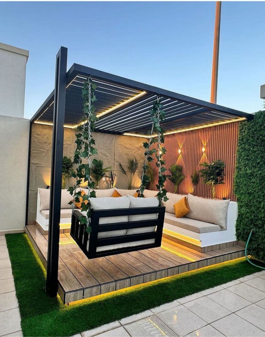 مظلة مع مرجيحة وجلسة